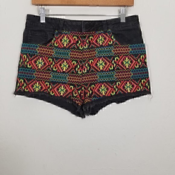 Topshop Moto Embroidered Jean Shorts Size 32 - Picture 1 of 6